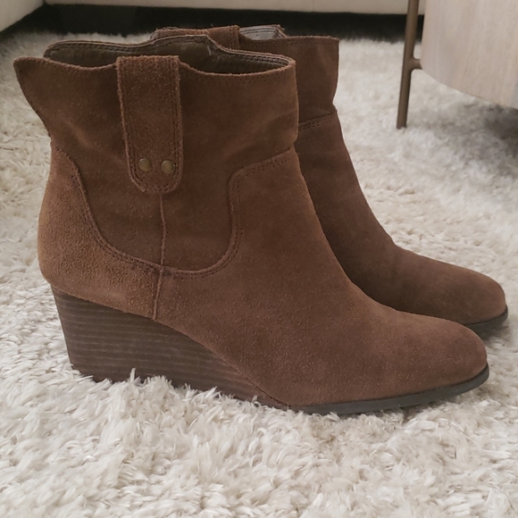 ๐Lucky Brad suede wedge booties ๐ - Picture 5 of 10